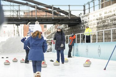 Enlarge image: Family Curling